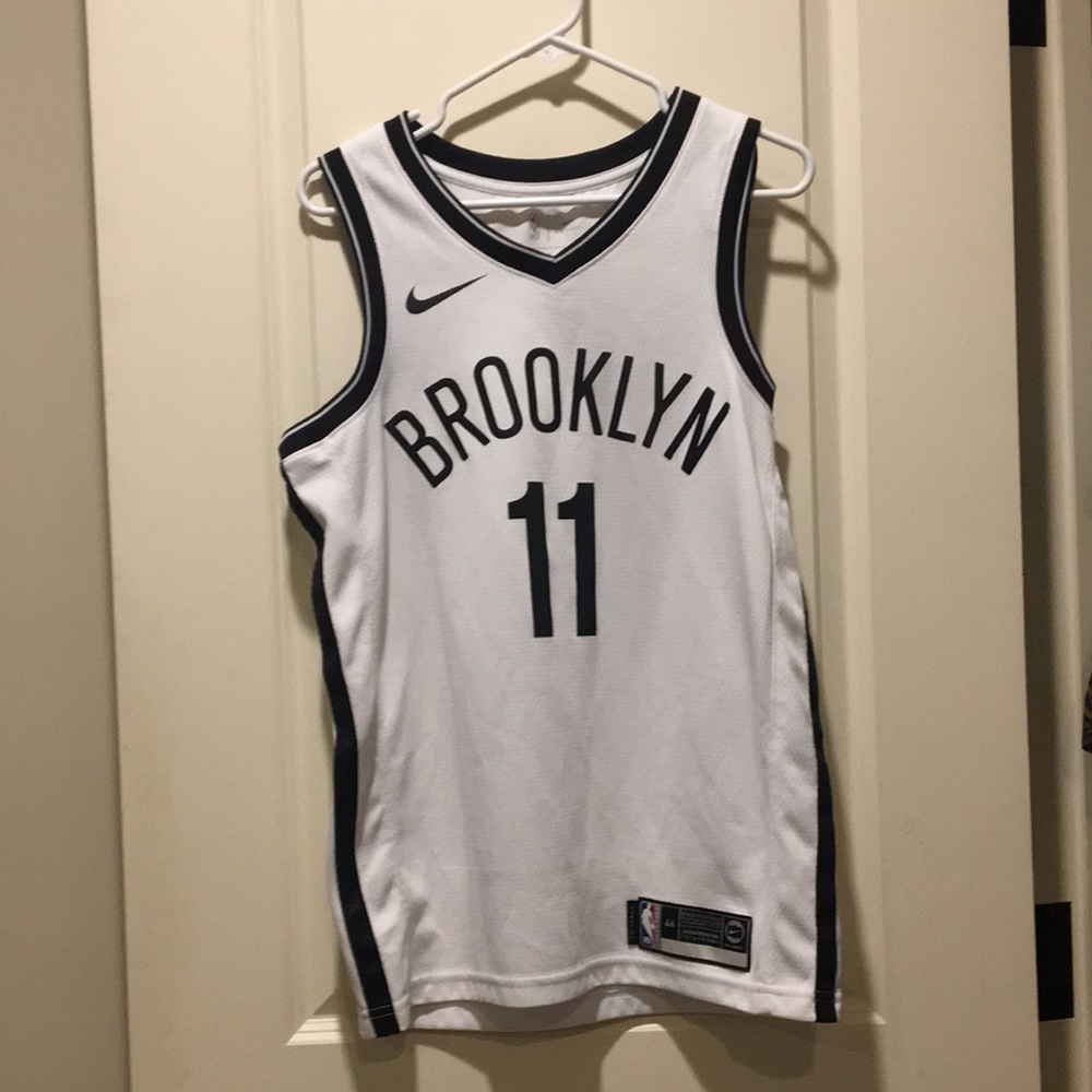 NWOT NBA mens Nike Brooklyn Nets Kyrie Irving Icon Swingman white Jersey size M